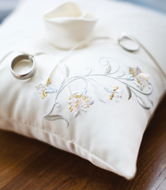 Coussin alliance brodé